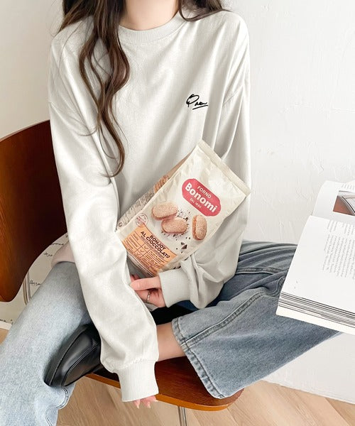 シンプルカジュアルを格上げ。綿100%ワンポイント胸刺繍シンプルロンTee ce1260187