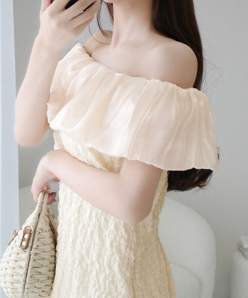 【mily bilet】甘さと気品を一枚に。ビッグオーガンジーケープ付きオフショル２WAYシアーエンボスワンピース mi1139087