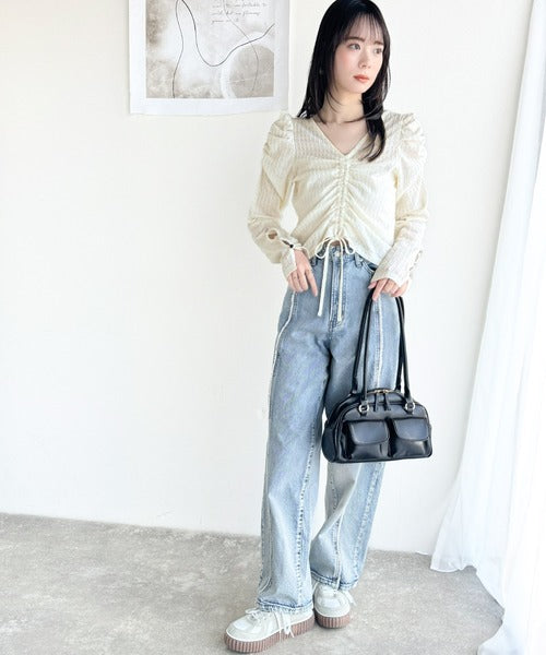 【mily bilet】カジュアルな大人ガーリーテイスト。シャーリング使い膨れジャガード袖ボタンVネックカットソー(長袖） mi1359012
