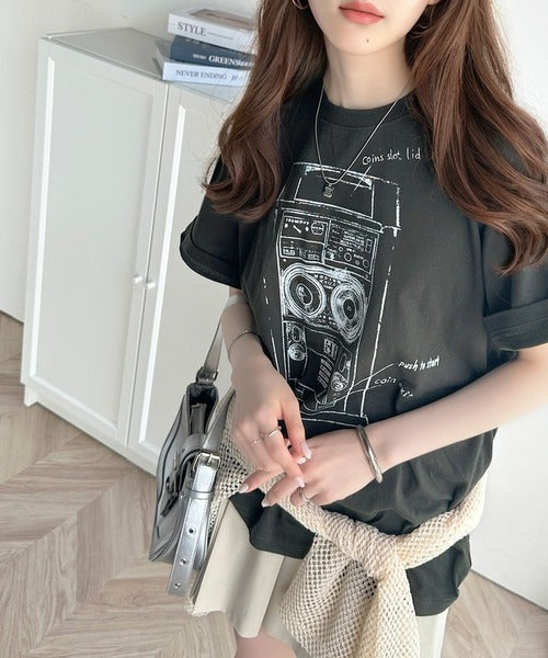 トレンドのレトロ感が魅力。綿100％コインゲームレトログラフィックプリントTシャツ mo1310045