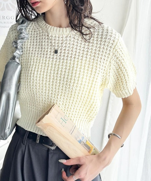 立体編みで叶う上品なリラックス感。半袖ワッフルコンパクトニット ce1020222