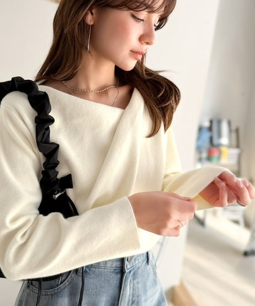 しなやかな落ち感、一枚で上品に印象付く。カシミヤタッチドレープニット(長袖) ce1420010