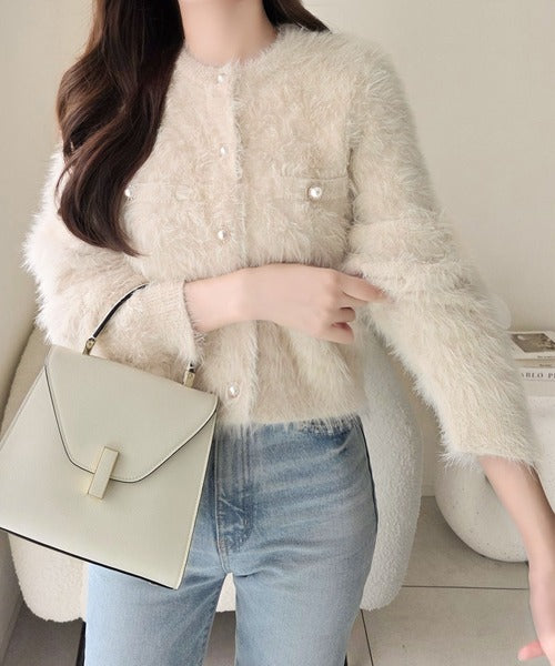 【mily bilet】大人可愛い、愛されニット。パール調ボタン使いキルティング風フェザーニットジャケット mi1359067