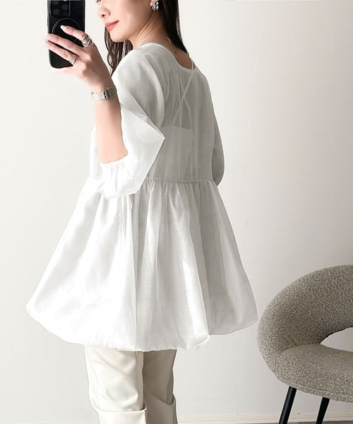 程よい透け感が女性らしい。前後2WAYのオーガンジーのバルーンブルゾン ce1010383