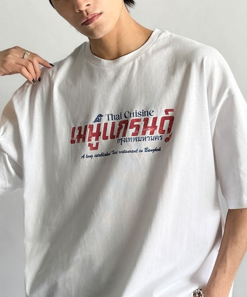 《JaVaジャバコラボ》綿100％お洒落見え確定。タイニーズレストラン風プリント半袖T(オーバーサイズ) jm1029127