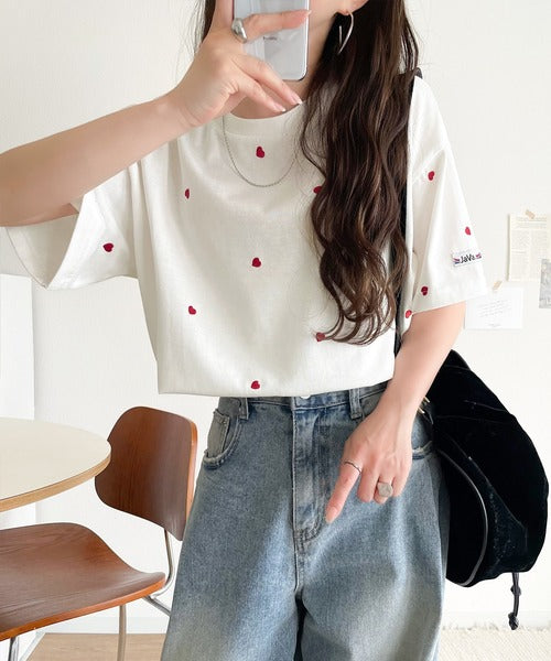 《JaVaジャバコラボ》春夏のカジュアルに、大人の“可愛い”をプラス。ミニハート刺繍Tシャツ（半袖） jv1010470