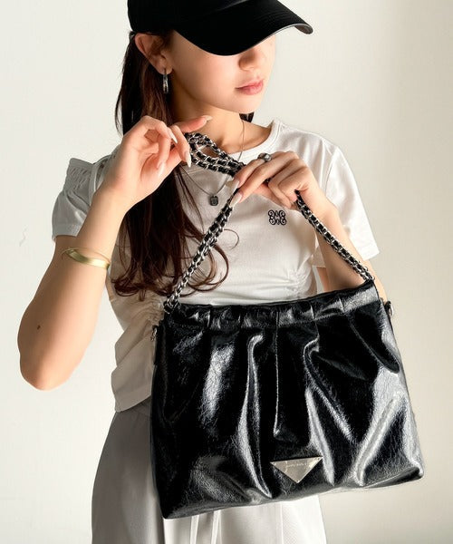 【mily bilet】洗練デザイン＆機能性。エンボス加工フェイクレザー2WAYショルダーバッグ mi1159047