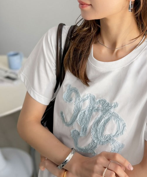 【mily bilet】1枚でサマになる。レースの透け感と光沢が魅力のレースワッペンTシャツ（半袖） mi1029185