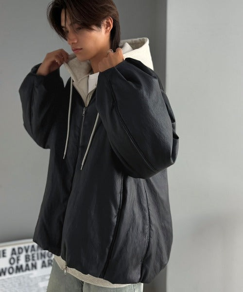 《JaVaジャバコラボ》軽やかに羽織れて旬顔に。フェイクレザー中綿入り軽量スタンドノーカラージャケット(長袖) jm1070258