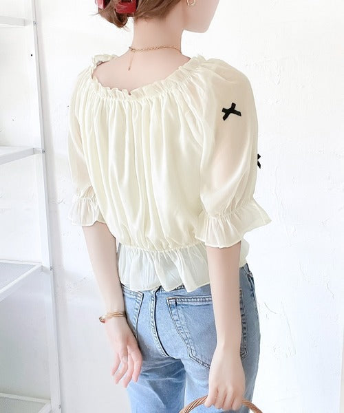 【mily bilet】主役級に映える大人ガーリーitem。シアーシャイニーリボン付きブラウス mi1139041