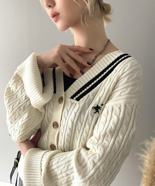 上品さとカジュアルさが魅力。ワイドスリーブ胸刺繍カレッジ風ラインニットカーディガン(長袖) ce1050257