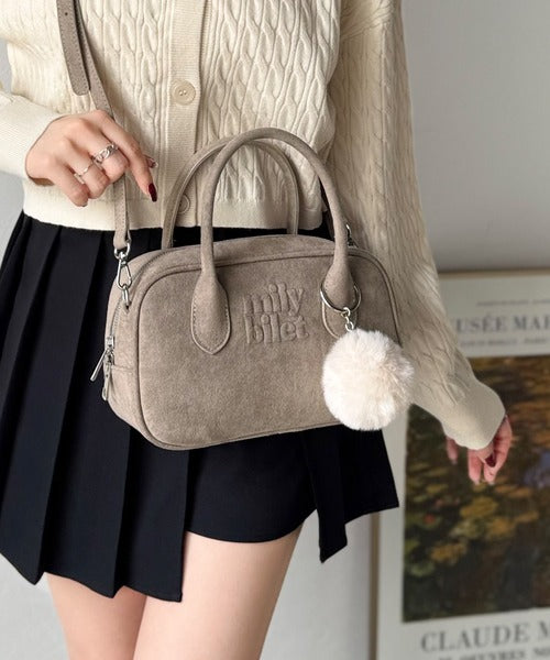 【mily bilet】甘い見た目で実力派♪エンボスロゴスウェードライクミニボストンバッグ mi1179059