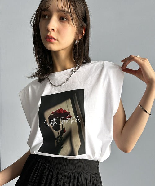 シンプルなのに着映える！お花フォトプリントシルケット加工フレンチスリーブTシャツ ce1020197