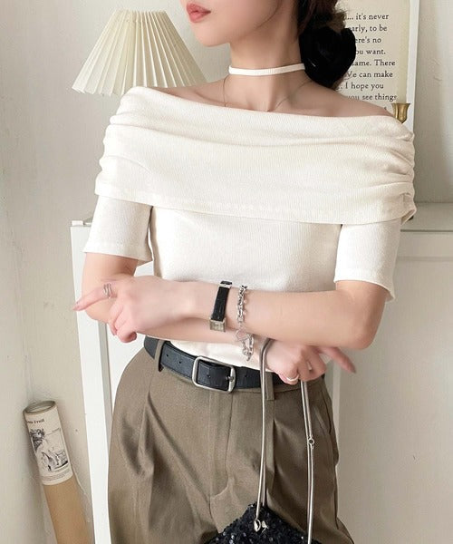 視線を奪う、美デコルテ。華奢見えを叶える、絶妙ドレープが◎ タイ付き五分袖オフショルトップス ce1240086