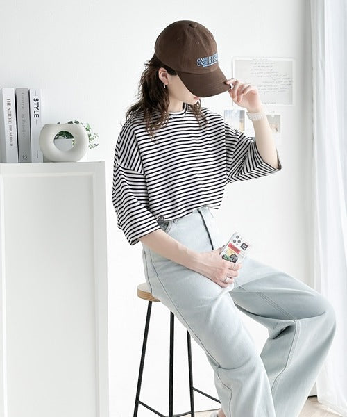 甘めもカジュアルも着こなせる定番item。サイドスリットボーダー半袖Tシャツ ce1020151