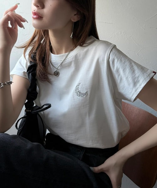 【sustaina+】オーガニックコットン100%。胸元ラメ糸ワンポイント刺繍 無地＆ボーダー柄Tシャツ（半袖） ce1260397
