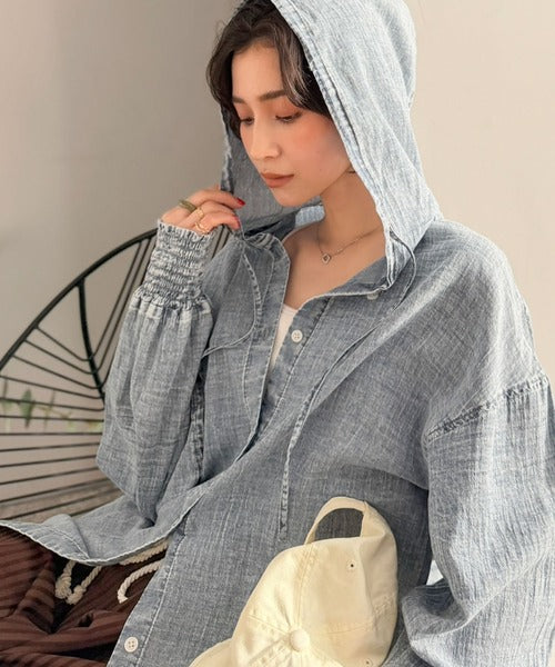 《JaVaジャバコラボ》軽やかに、さらりと。コットン100％フード付き袖シャーリングシアーデニムシャツ（長袖） jv1010600