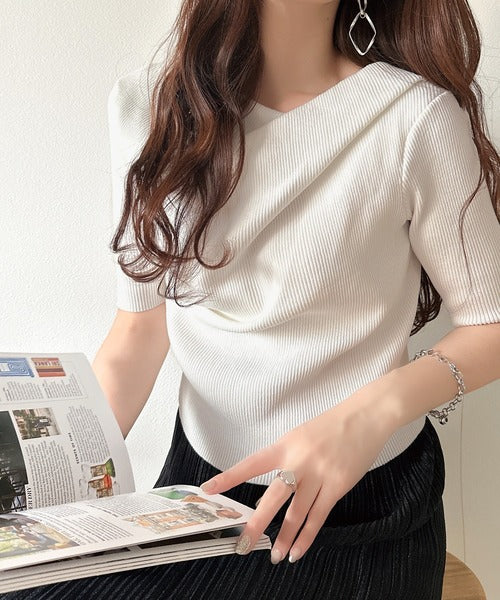 1枚で雰囲気美人。暑い日も、やっぱり上品でいたい。5分袖ドレープニット（半袖） ce1260474