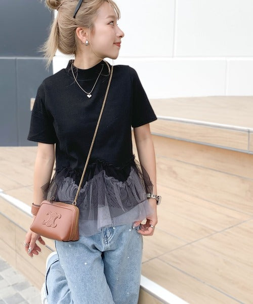 甘さの中にカジュアル要素も取り入れた1枚。チュールフリルモックネックTシャツ ce1010304