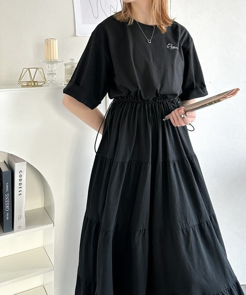 女性らしさを引き立てるデザインが魅力。胸刺繍ドロストティアードワンピース ce1260391