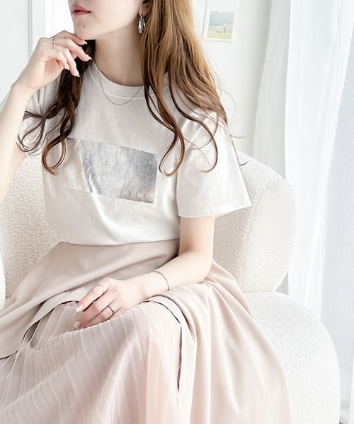 【mily bilet】一点投入でモードなおしゃれ感が漂う。綿100%箔プリントTシャツ mi1149053