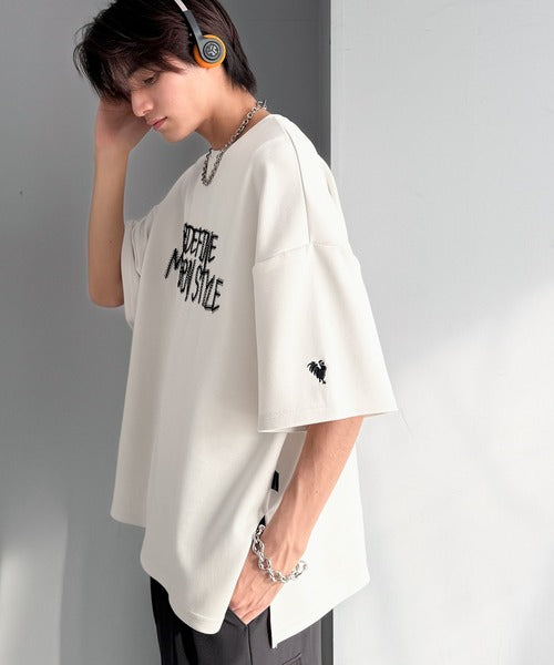 刺繍もシルエットもまるで3Dな主役級アイテム！立体刺繍ドレープダンボールTシャツ／3D Embroidered Draped Double-Knit T-Shirt co1010048