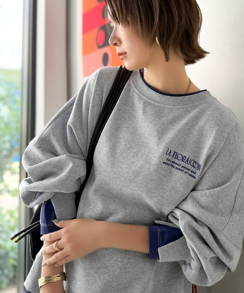 《JaVaジャバコラボ》着るだけでレイヤード上級者！配色刺繍レイヤード風オーバーサイズ裏起毛プルオーバー jv1050390
