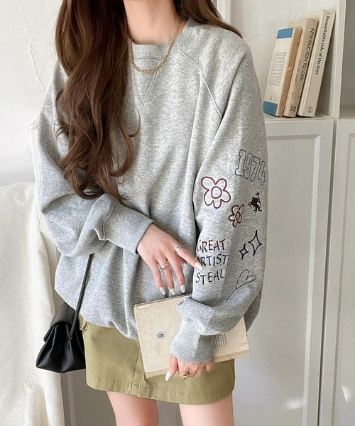 ハンドメイド風刺繍に釘付け。前後2wayランダム袖刺繍裏起毛スウェット ce1050222