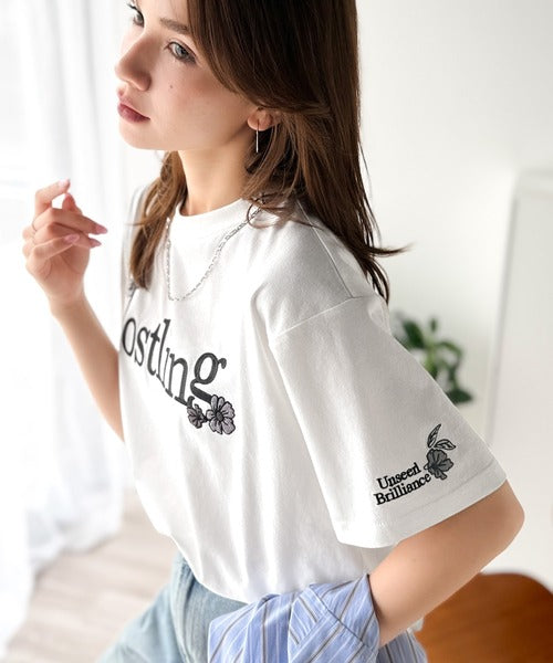 ナチュラルな中に、さりげない華。綿100％ロゴ×フラワー刺繍ビッグTシャツ（半袖） ce1260485