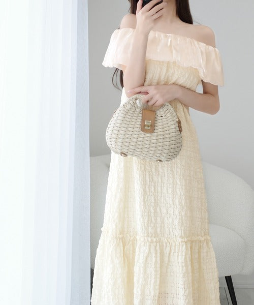 【mily bilet】甘さと気品を一枚に。ビッグオーガンジーケープ付きオフショル２WAYシアーエンボスワンピース mi1139087