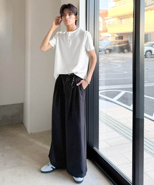 【接触冷感機能付き】肩切り替えショート丈ダンボール素材ヘンリーネックTシャツ／Shoulder Panel Cropped Double-Knit Henley T-Shirt co1010056
