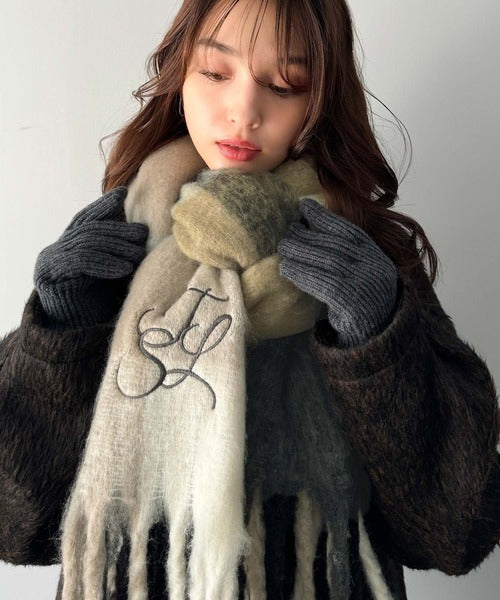 冬の愛されアイテム。ロゴ刺繍入り大判フリンジマフラー ce1010368