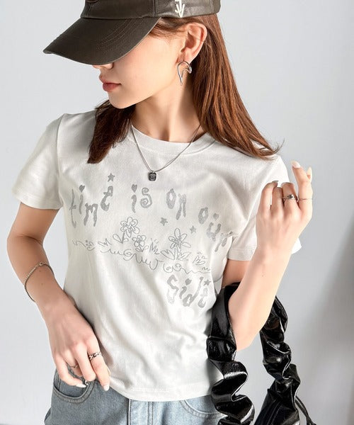 【mily bilet】大人の上品グラフティ。ハンドペイントライクシルバープリントコンパクトTシャツ mi1329023