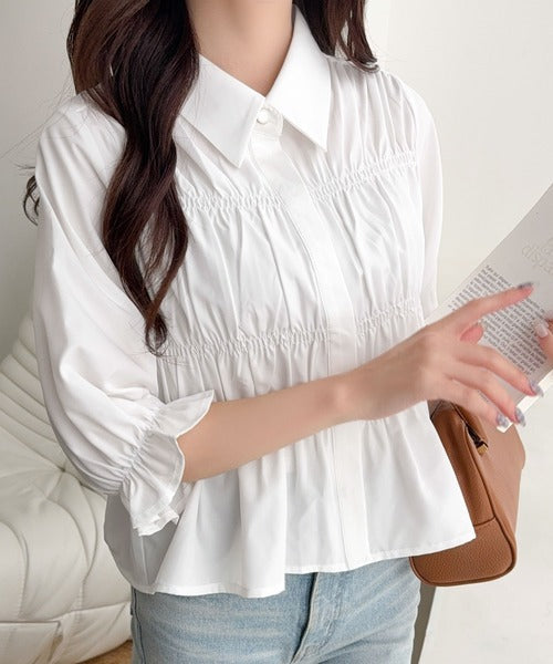 【mily bilet】甘さと上品さを兼ね備えた大人ガーリーな一枚♪ 配色襟シャーリングペプラムシャツ（半袖） mi1139107