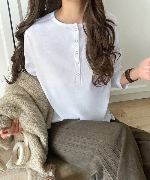 シンプルだからこそ、こだわりたい。シルケット加工ドット釦ヘンリーTシャツ（長袖） ce1020314