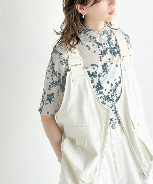 シンプルコーデに華やかさを添える。花柄フロッキーシアーハイネック半袖プルオーバー ce1010314