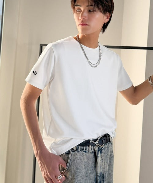 【接触冷感機能付き】肩切り替え袖刺繍ショート丈ダンボール素材Tシャツ／Shoulder Panel Cropped Double-Knit T-Shirt co1010055