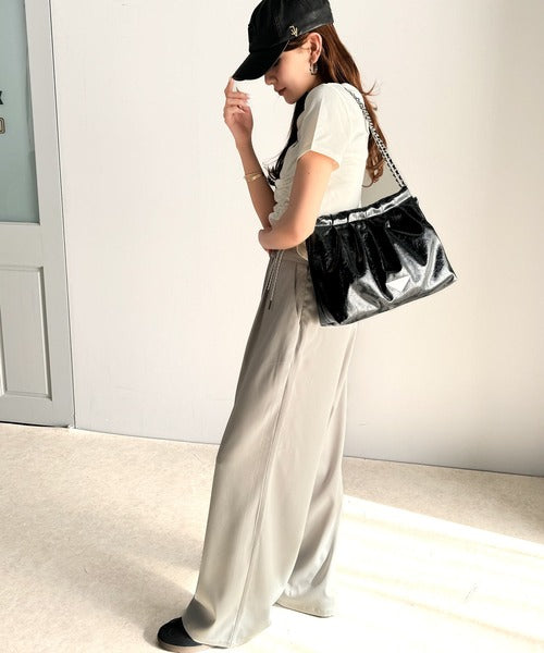 【mily bilet】洗練デザイン＆機能性。エンボス加工フェイクレザー2WAYショルダーバッグ mi1159047