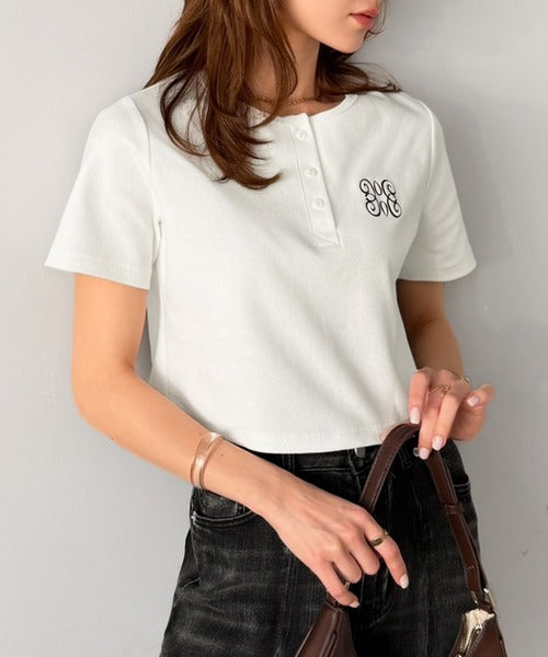 【mily bilet】シンプルを可愛く、今っぽく♪ロゴ刺繍ヘンリーネッククロップドテレコリブ半袖カットソー（ショート丈） mi0789014