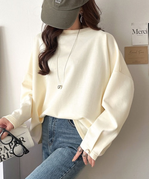 一枚で、品よく華奢見え。袖タック×マットゴールドボタン使い ボートネックポンチ素材プルオーバー（長袖） ce1260639