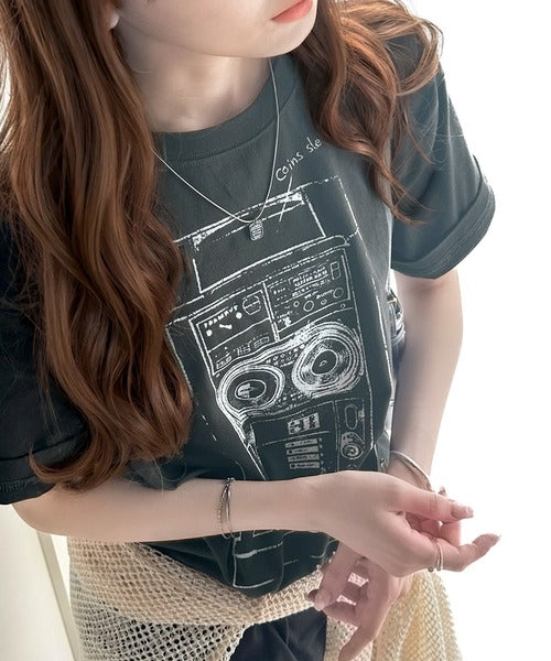 トレンドのレトロ感が魅力。綿100％コインゲームレトログラフィックプリントTシャツ mo1310045