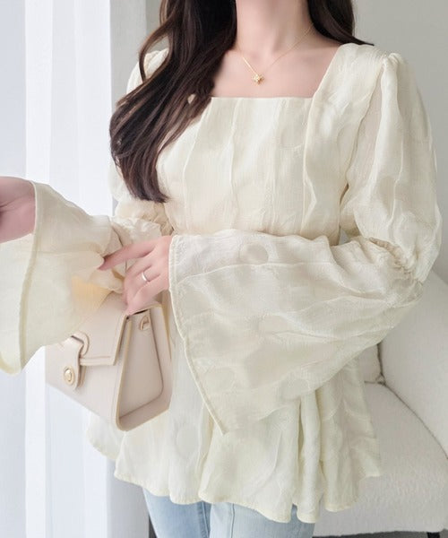 【mily bilet】立体感が大人可愛くて、一枚で華やぐ。ぽこぽこペプラムトップス mi1329131