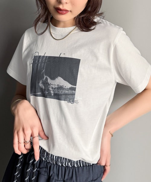 大人が着る高級感のあるカジュアルアイテム。綿100％シルケット風猫フォト箔×刺繍T ce1330015