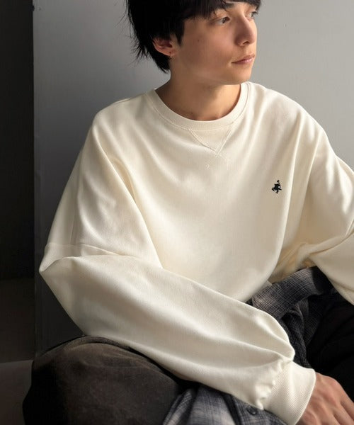 《JaVaジャバコラボ》毎日に、肩の力を抜いた洒落感を。胸刺繍ライトウェイト裏毛ドルマントレーナー jo0780028