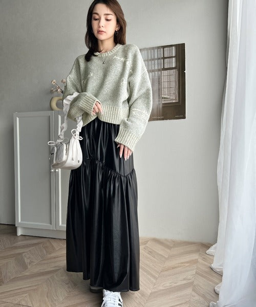 【mily bilet】大人の個性派ニット。ランダム刺繍クロップドニットプルオーバー mi1029088