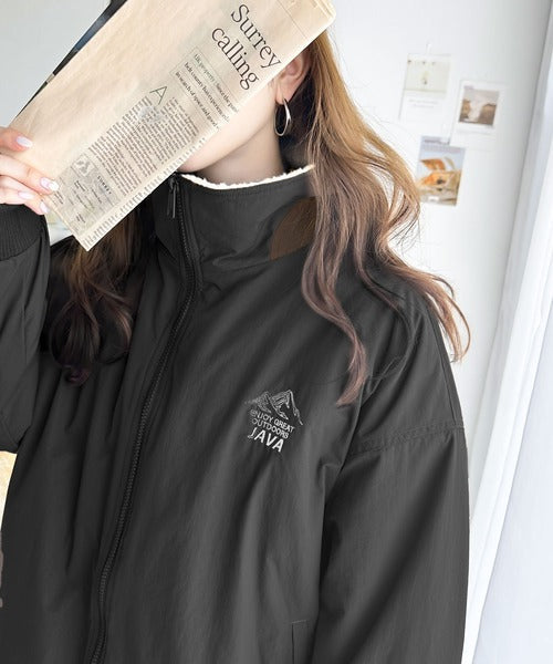 《Javaジャバコラボ》ヴィンテージライクな配色が目を惹く。JAVAマウンテン刺繍ジップアップブルゾン jv1260231