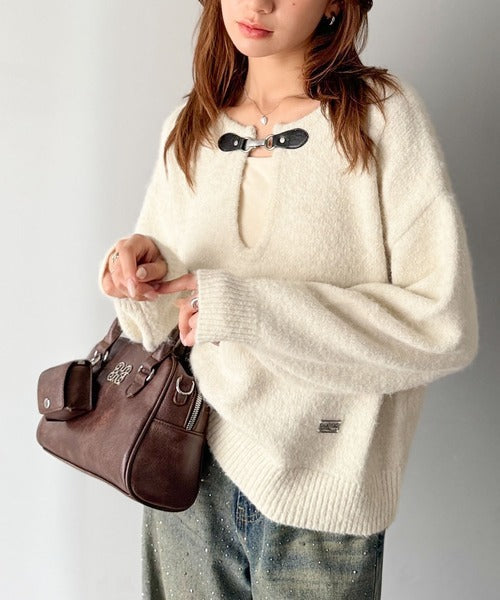 【mily bilet】癒しのモヘアタッチ。バックル使いVネックニット（長袖） mi1029138