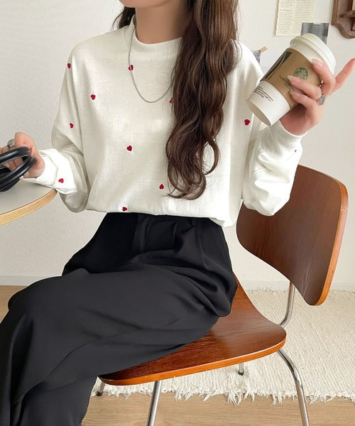 《JaVaジャバコラボ》“可愛い”がさりげなく溶け込む。袖ネーム付きミニハート総刺繍Tシャツ(長袖) jv1010498