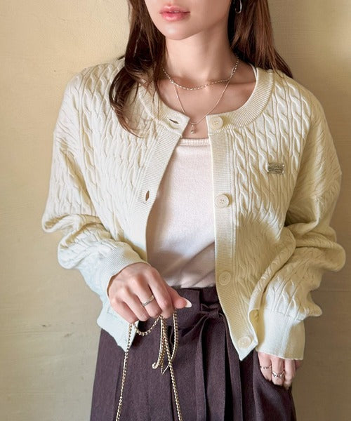 【mily bilet】やわらかな優しさ、漂う気品。前後2wayプレート使いケーブルニットカーディガン（長袖） mi1029140
