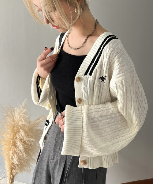 上品さとカジュアルさが魅力。ワイドスリーブ胸刺繍カレッジ風ラインニットカーディガン(長袖) ce1050257